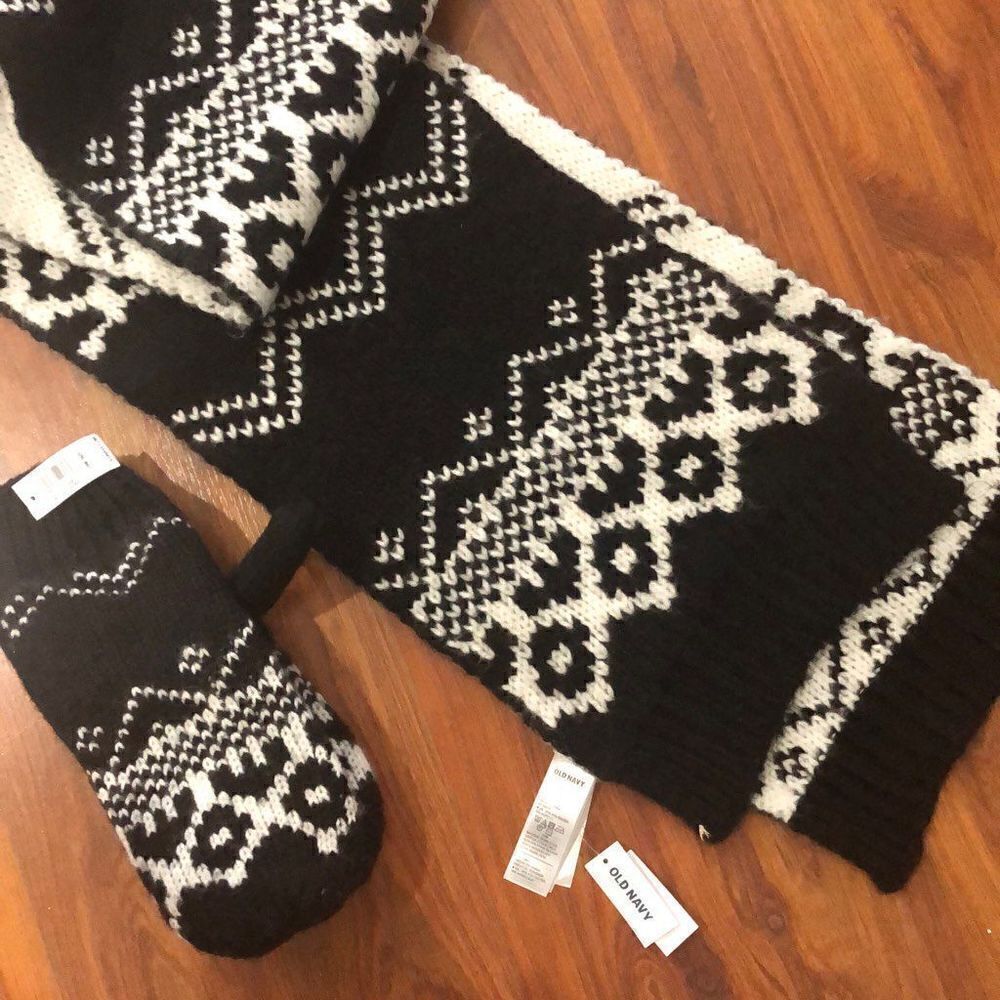 NWT Old Navy Black and white soft scarf with mittens gloves, set